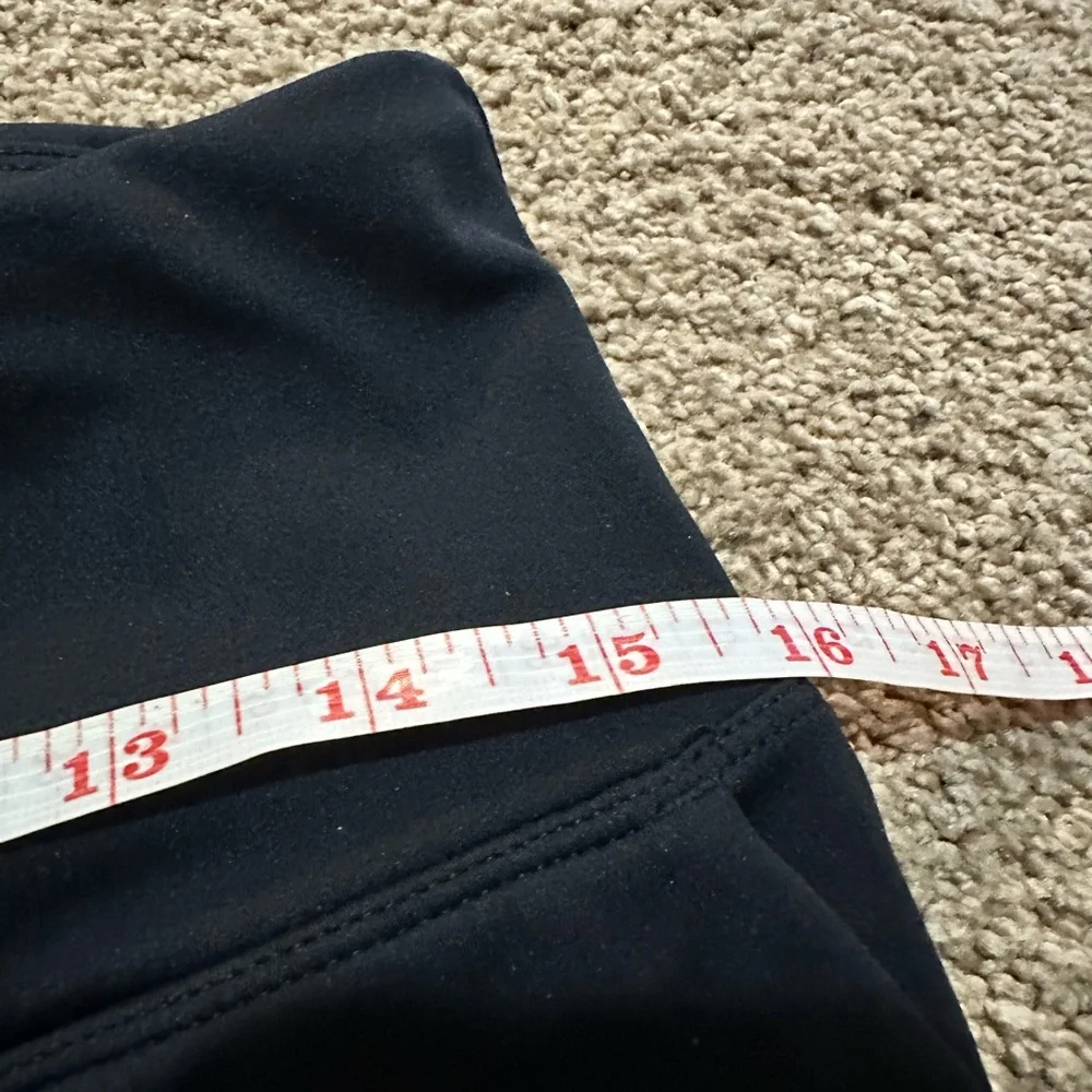 Black yoga leggings cuffed with pockets size large